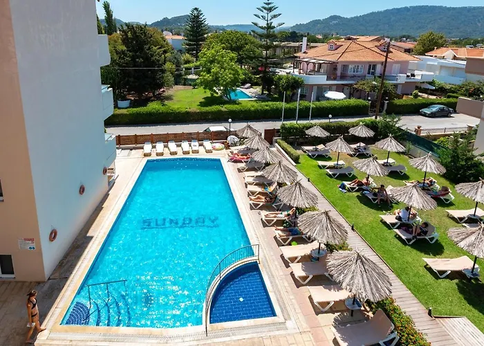 Sunday Apartahotel 3*